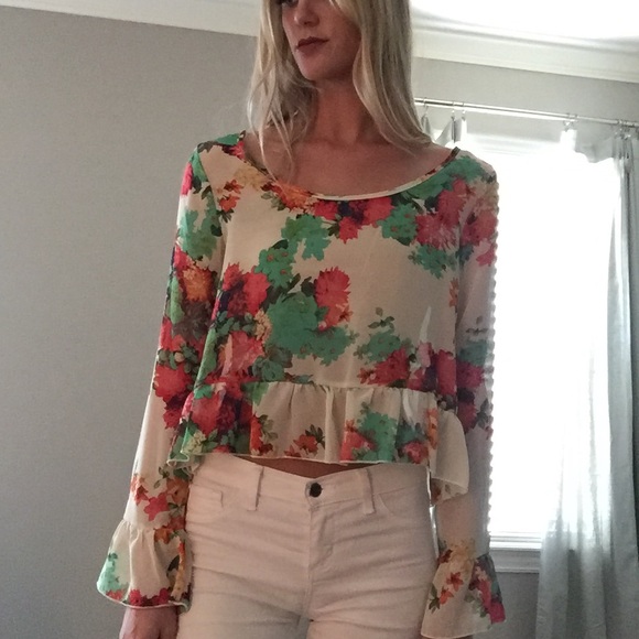 Floral Long Sleeve Crop Top - Picture 2 of 8